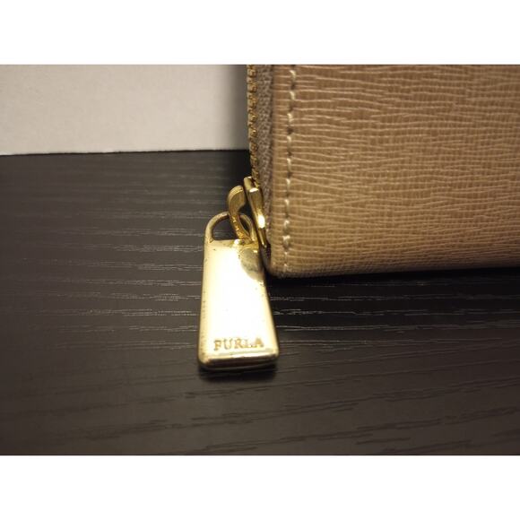 Furla‎ Tan Long Wallet Excellent Condition zip around - Picture 3 of 13